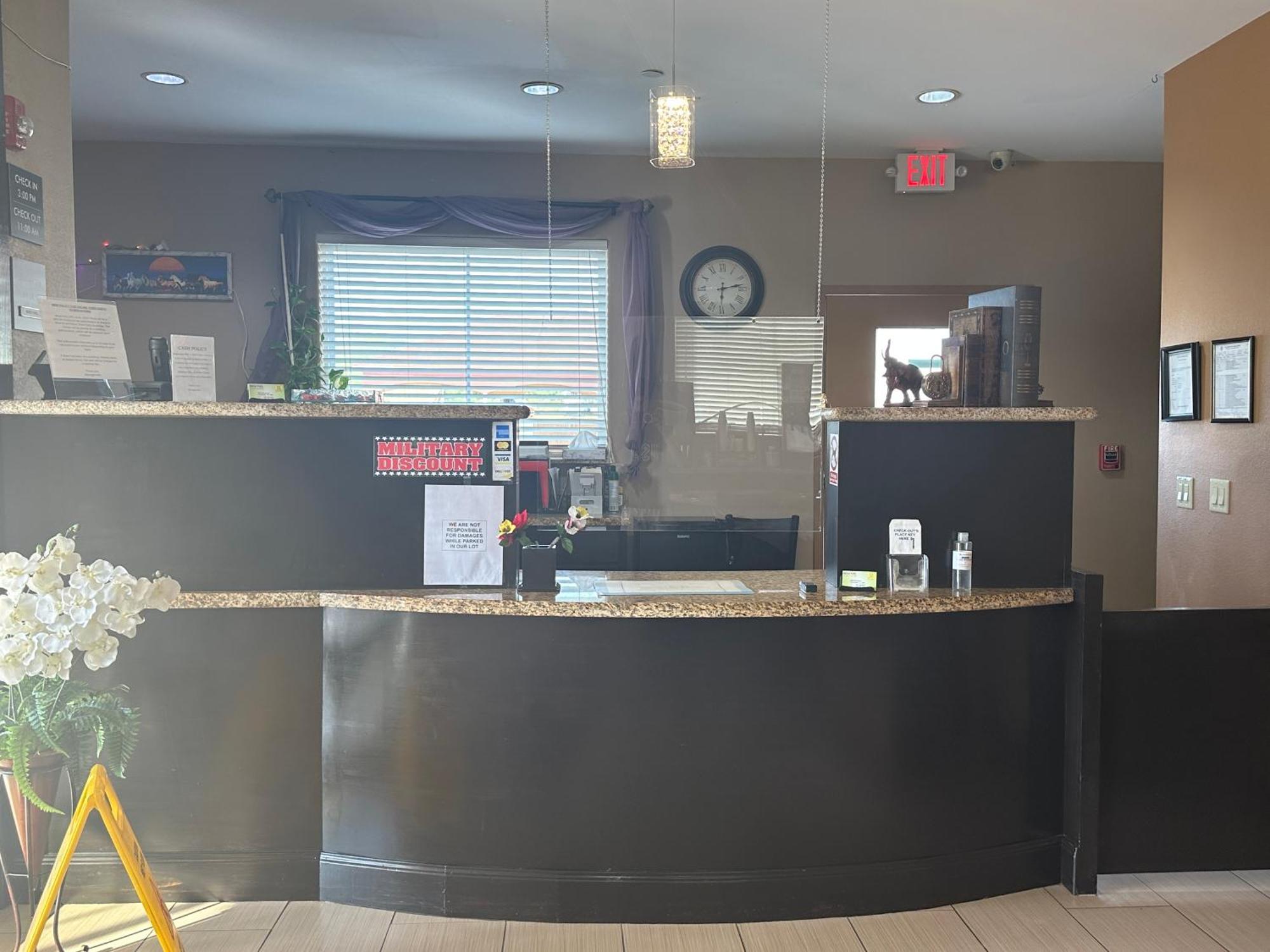 Executive Inn & Suites Floresville Exterior photo